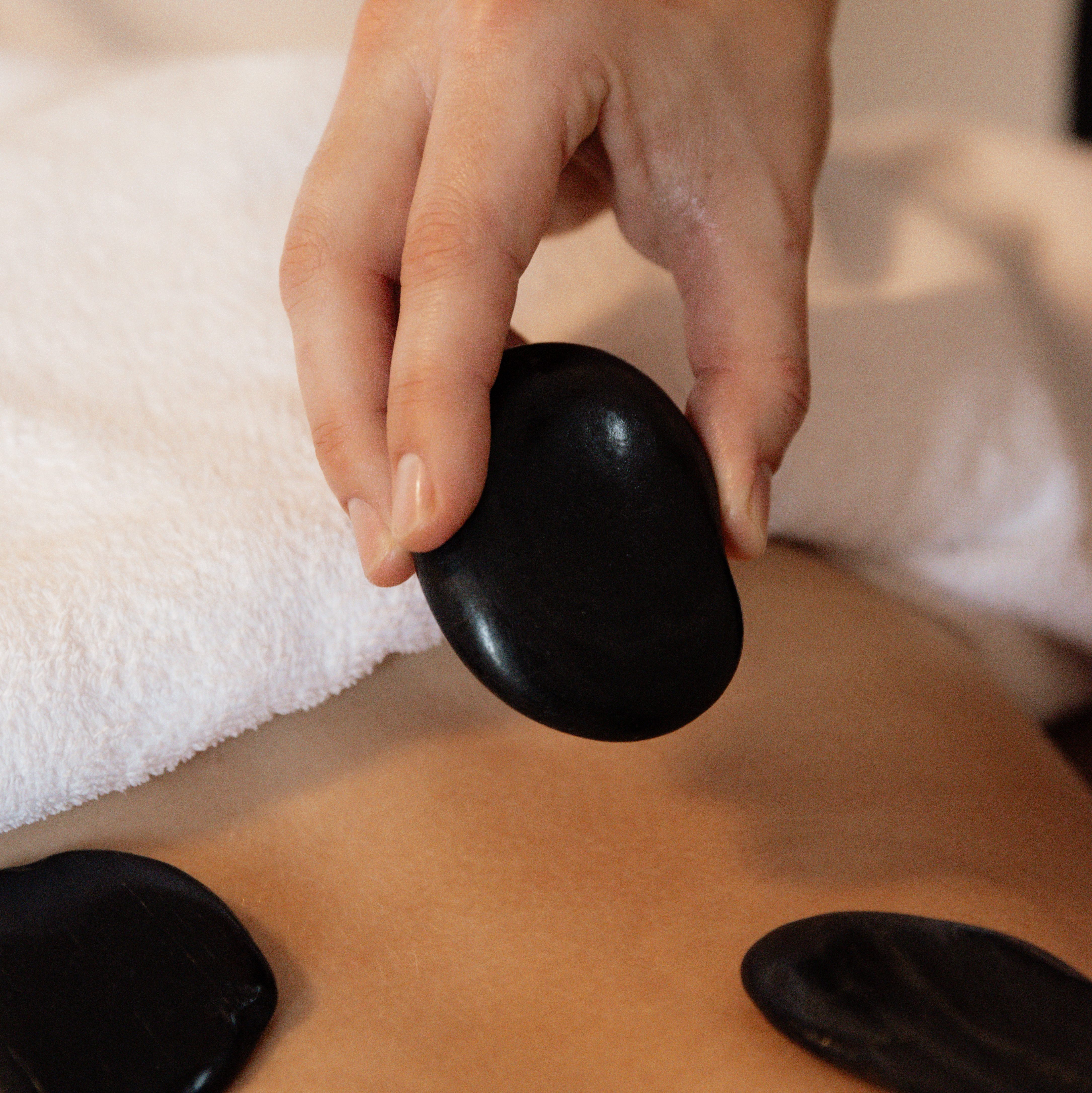 SalonFLY_massage_cupping_transformationalcupping_ontspanning_welzijn_selfcare_salon_friesland_witmarsum_súdwestfryslân_makkum_franeker_harlingen_leeuwarden_zwangerschapsmassage_vuurcupping_vuurcuppen_vuur_siliconen_detox_bodywork_cadeaubon